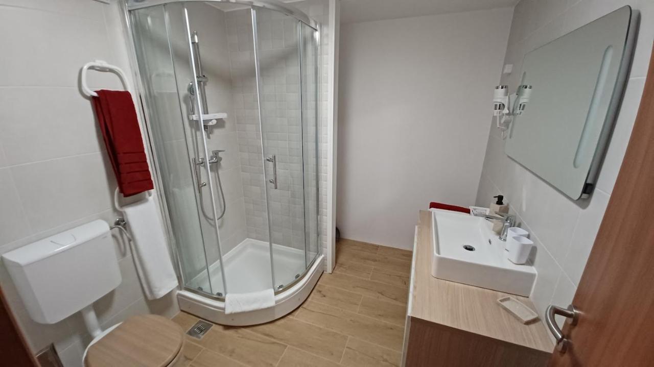 Amaryllis Residence, Apartment Diana & Deluxe Rooms With Shared Kitchen Veli Losinj Exterior photo