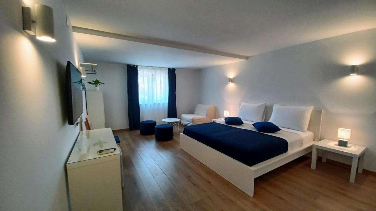 Amaryllis Residence, Apartment Diana & Deluxe Rooms With Shared Kitchen Veli Losinj Exterior photo